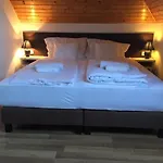 Varlak Vendeghaz 3* Siofok