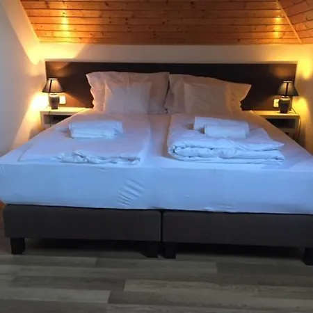 Varlak Vendeghaz 3* Siofok