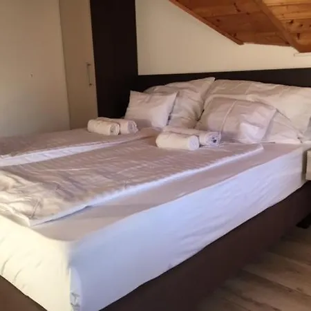 Varlak Vendeghaz Guest house Siofok