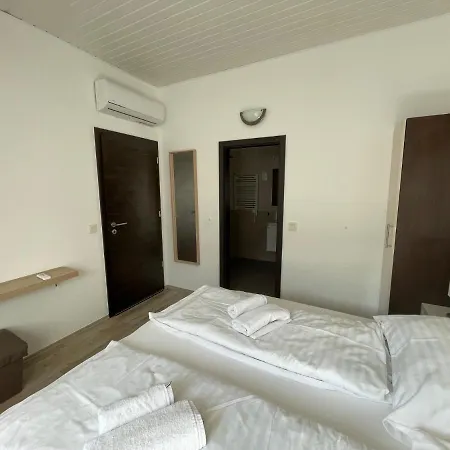 Varlak Vendeghaz Guest house *