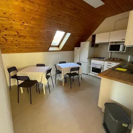 Varlak Vendeghaz Guest house *