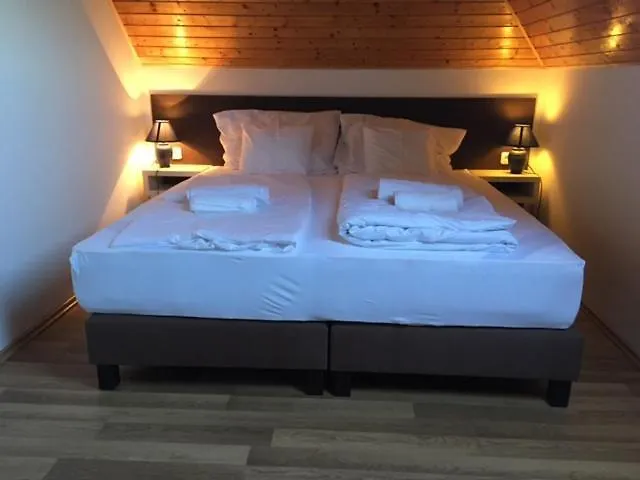 Varlak Vendeghaz 3* Siófok