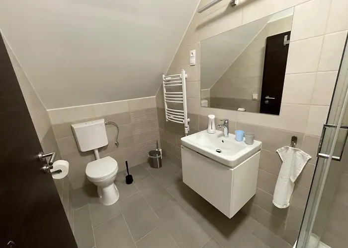 Varlak Vendeghaz شيوفوك