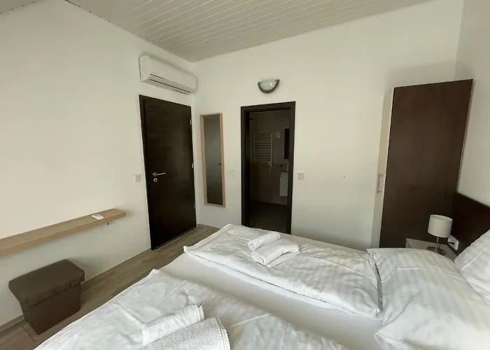 Varlak Vendeghaz Gasthof 3*